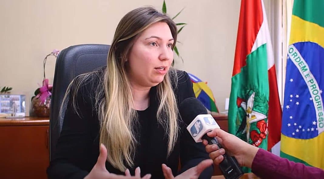 Justiça Eleitoral ordena remoção de postagem que ligava pré-candidata a operação investigativa