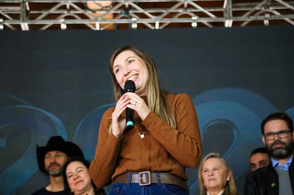 Juliana Maciel reaviva articulação política com evento que une mais de 1200 apoiadores em SC