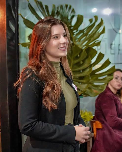 Beatriz Borba ultrapassa 52 mil votos em Santa Catarina aos 21 anos