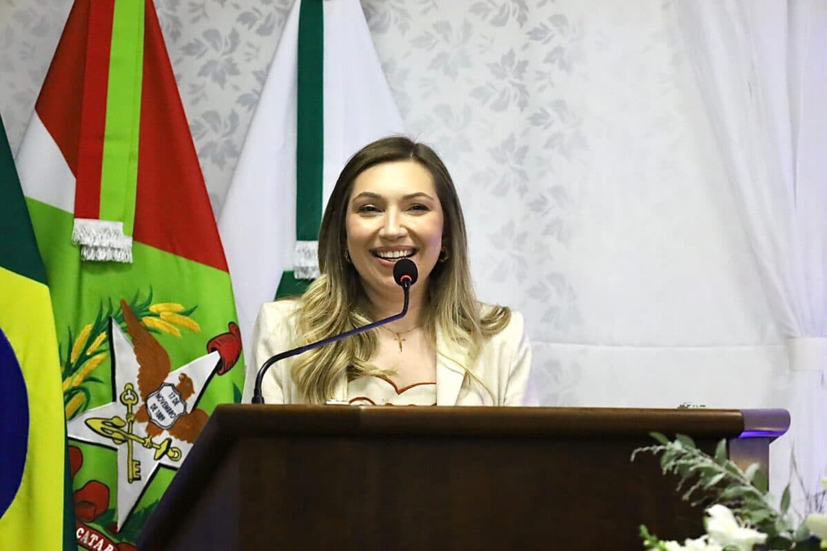 Juliana Maciel renuncia ao cargo de prefeita de Canoinhas para concorrer a deputada estadual